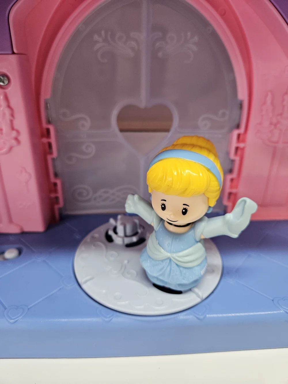 Little People Disney Princess Magical Lights & Dancing Castle Fisher-Price